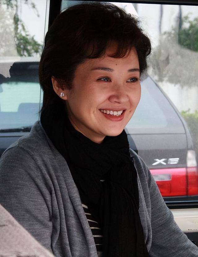 事实证明,55岁“无人敢娶”的许晴,才是真正的人间清醒!