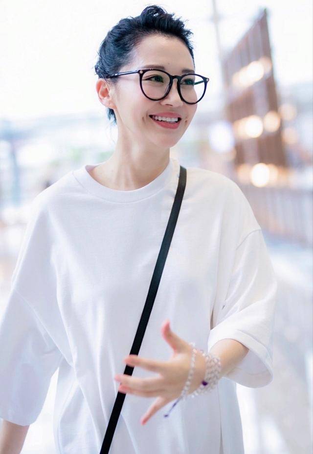 事实证明,55岁“无人敢娶”的许晴,才是真正的人间清醒!