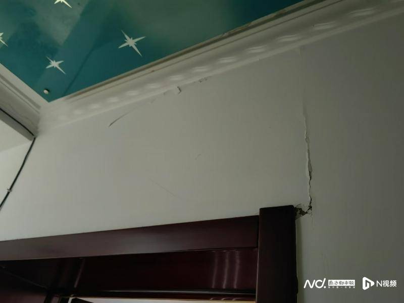 连线银川4.8级地震亲历者:家里墙裂了在室外避险,气温低