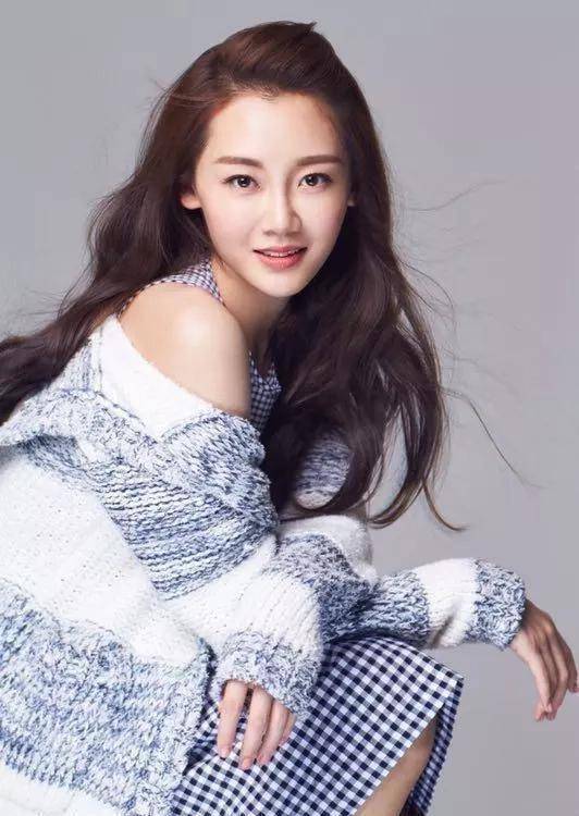 冯小刚直言:她太能装了,永远红不了,就更别提拿奖了