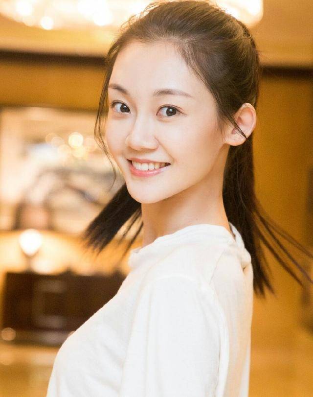 冯小刚直言:她太能装了,永远红不了,就更别提拿奖了