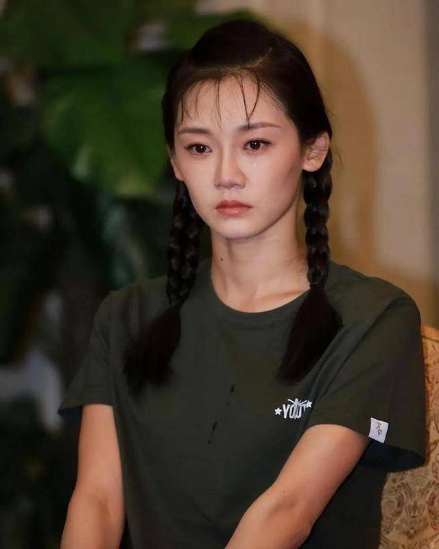 冯小刚直言:她太能装了,永远红不了,就更别提拿奖了