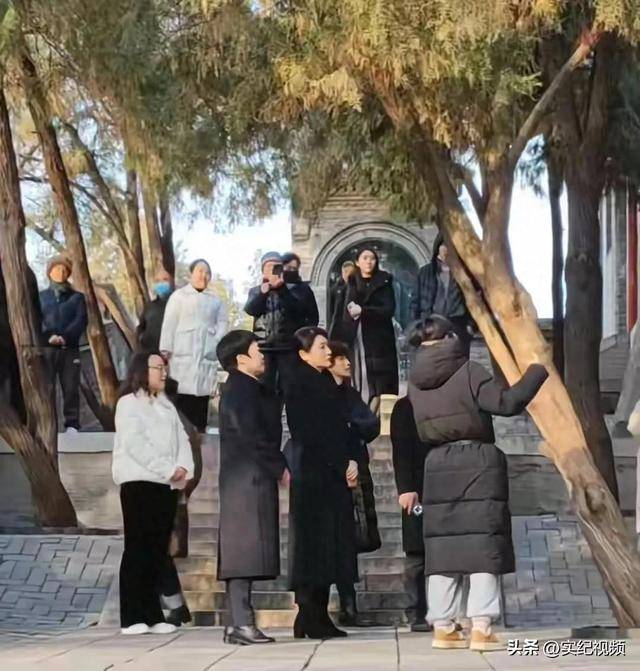 周涛来邯郸，出圈的竟然是旁边的鸡窝头讲解员，周涛：孩子刚睡醒