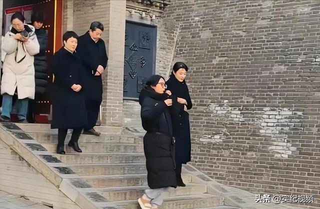 周涛来邯郸，出圈的竟然是旁边的鸡窝头讲解员，周涛：孩子刚睡醒