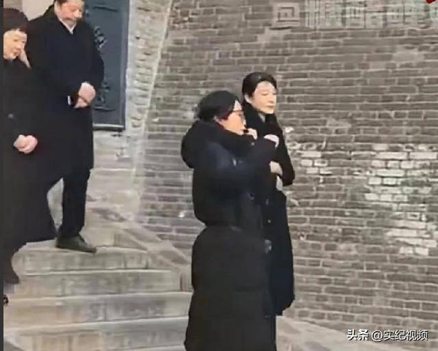 周涛来邯郸，出圈的竟然是旁边的鸡窝头讲解员，周涛：孩子刚睡醒