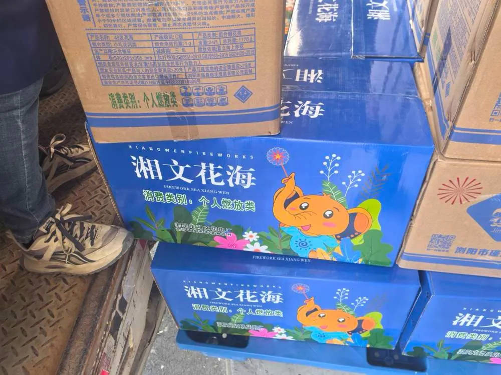 杭州郑某家中突然被抓！465箱，密密麻麻……