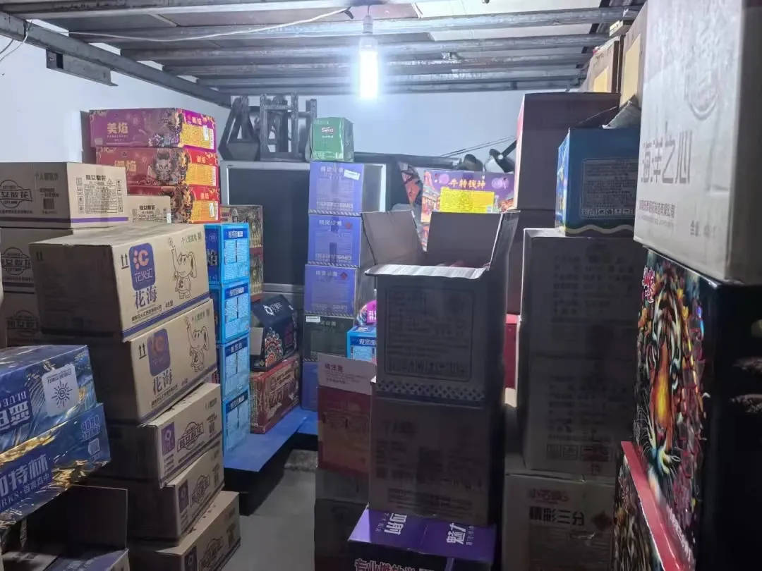 杭州郑某家中突然被抓！465箱，密密麻麻……