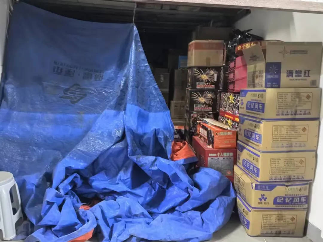 杭州郑某家中突然被抓！465箱，密密麻麻……