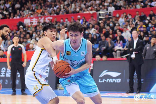 热血沸腾!青岛男篮最后三分钟14-0绝地翻盘,队史首次单赛季双杀辽宁
