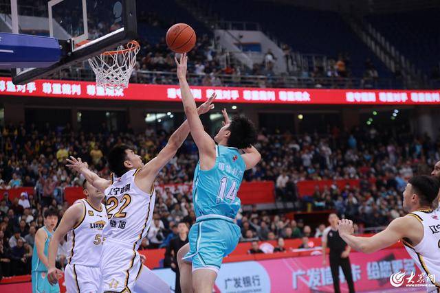 热血沸腾!青岛男篮最后三分钟14-0绝地翻盘,队史首次单赛季双杀辽宁