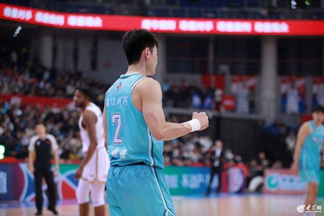 热血沸腾!青岛男篮最后三分钟14-0绝地翻盘,队史首次单赛季双杀辽宁