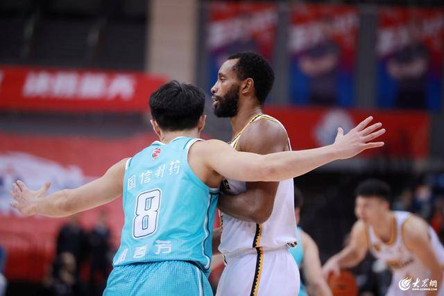 热血沸腾!青岛男篮最后三分钟14-0绝地翻盘,队史首次单赛季双杀辽宁