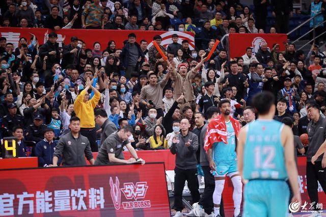 热血沸腾!青岛男篮最后三分钟14-0绝地翻盘,队史首次单赛季双杀辽宁
