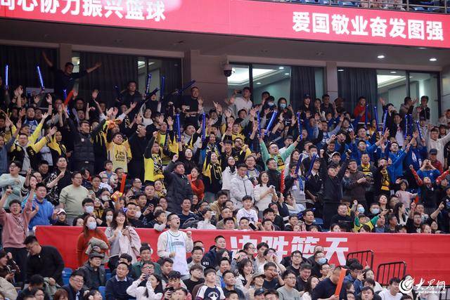 热血沸腾!青岛男篮最后三分钟14-0绝地翻盘,队史首次单赛季双杀辽宁