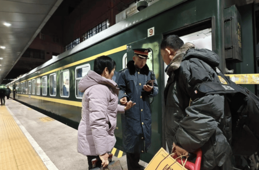 温暖启程！今年春运首趟列车凌晨从北京西站出发