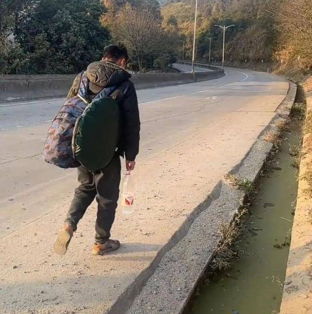 已走11天！衡阳小伙从深圳步行回家过年：就剩自己