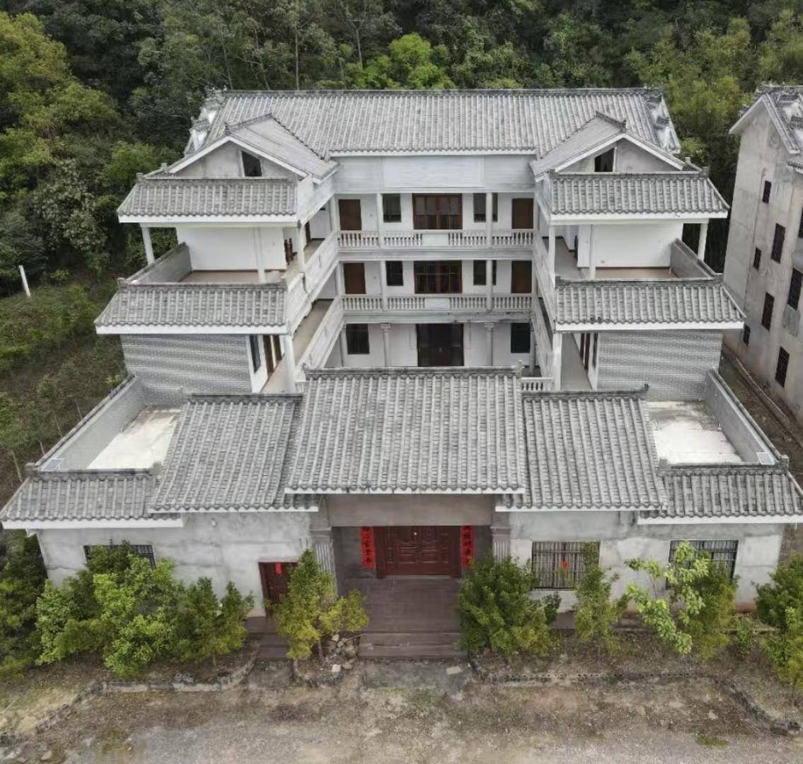 广西两幢久拖不拆的违建“豪宅”无人认领 当地：寻主无果，已拆除