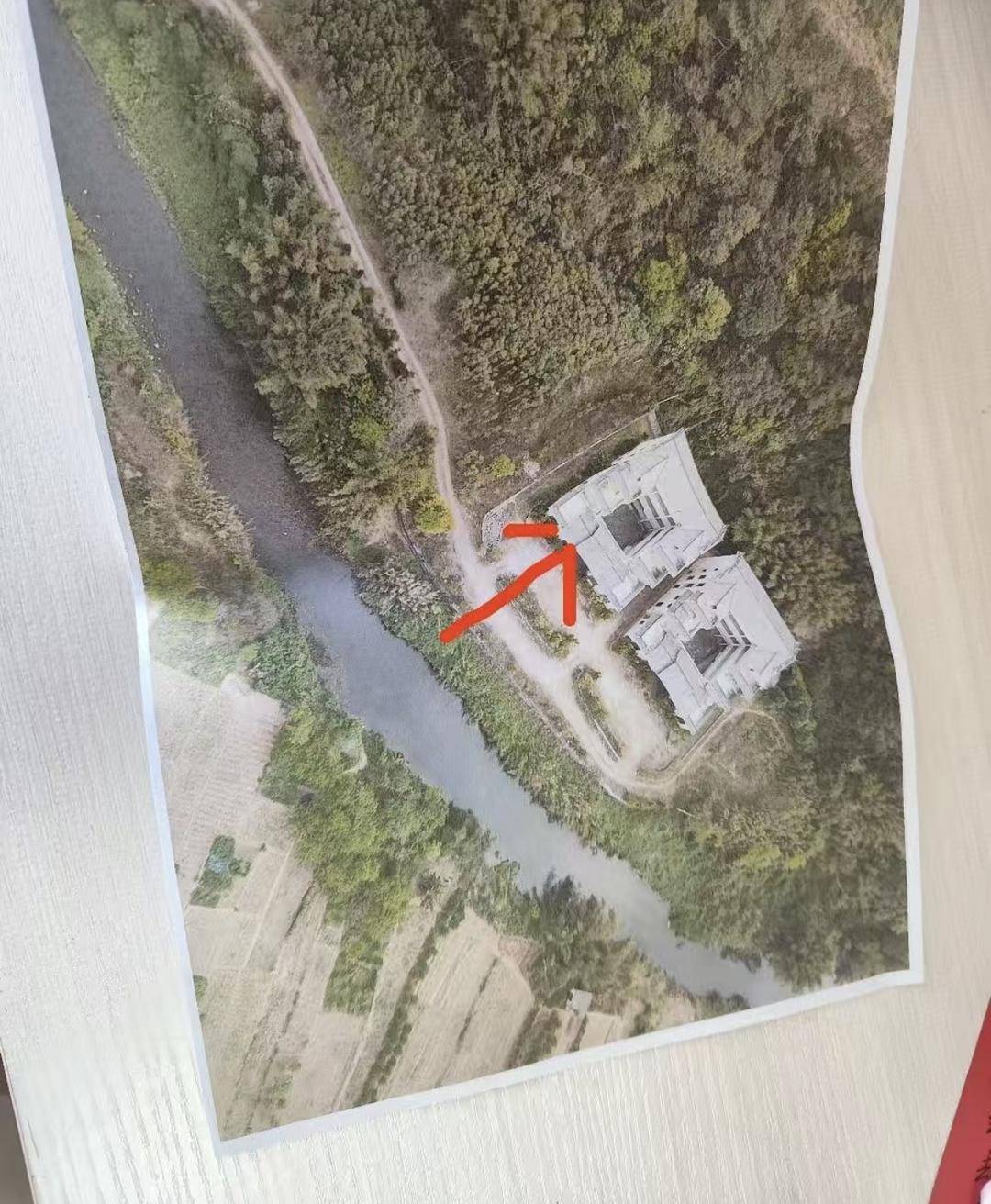 广西两幢久拖不拆的违建“豪宅”无人认领 当地：寻主无果，已拆除