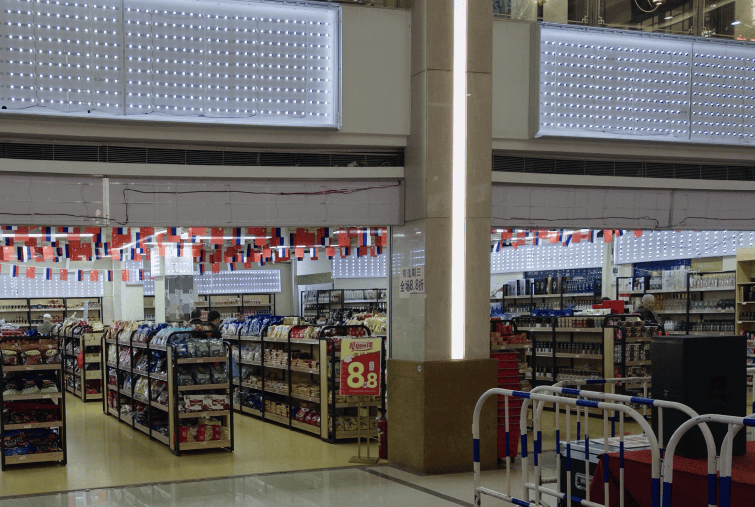 我开了一家“俄罗斯商品馆”:曾一日进账6万,现在靠卖年货回本