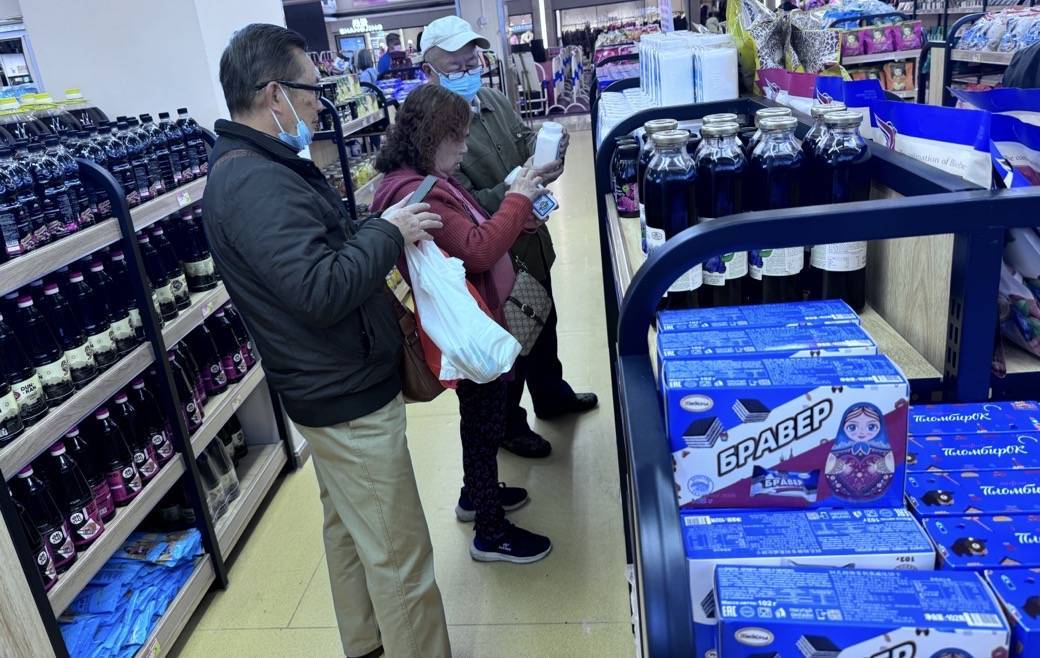 我开了一家“俄罗斯商品馆”:曾一日进账6万,现在靠卖年货回本