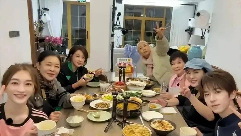 刘晓庆回应与李小冉发生数次争执!坦言不再参加《一路繁花》