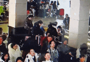 77岁老人拿手写车票乘高铁？网友：看到后续放心了