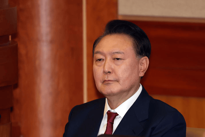 尹锡悦被爆患有致盲率前三眼病黄斑变性,宣布戒严令前曾在医院接受诊疗