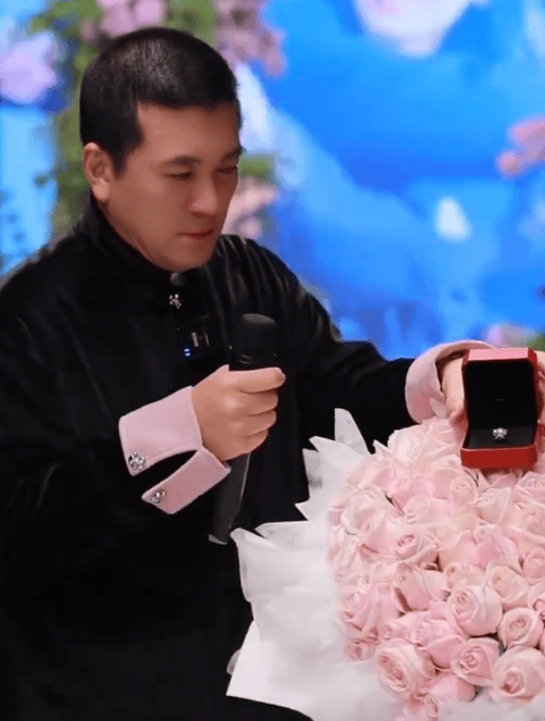 杨子回应“直播求婚”：被黄圣依骂了5分钟