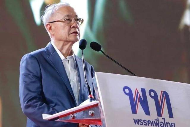 深挖 | 即将访华的泰国总理佩通坦,是他信女儿,也是“泰国第一名媛”