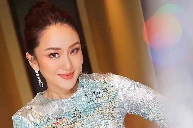 深挖 | 即将访华的泰国总理佩通坦,是他信女儿,也是“泰国第一名媛”