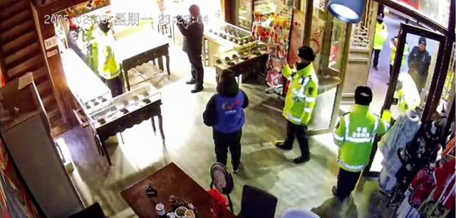 大同回应“撬锁开灯”:执行有问题,亮灯系倡议而非强制