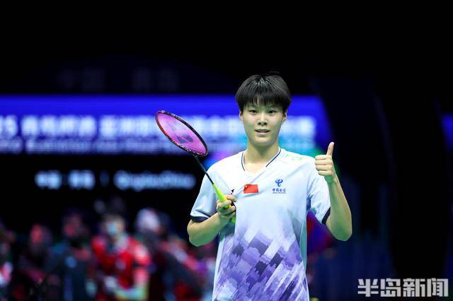 在青岛上演惊天大逆转!中国队3:2险胜日本队,挺进羽毛球亚团赛决赛