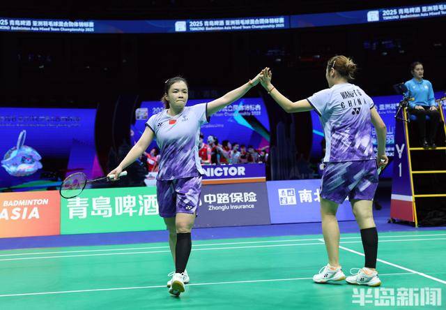 在青岛上演惊天大逆转!中国队3:2险胜日本队,挺进羽毛球亚团赛决赛