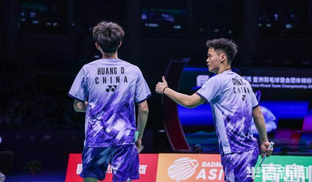 在青岛上演惊天大逆转!中国队3:2险胜日本队,挺进羽毛球亚团赛决赛