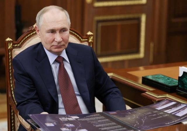 俄军越境绕后,库尔斯克乌军孤军被围,乌克兰再丢一枚“筹码”?