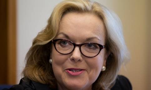 新西兰防长:中国军舰太强,我们得增加国防预算,从ICU走出来