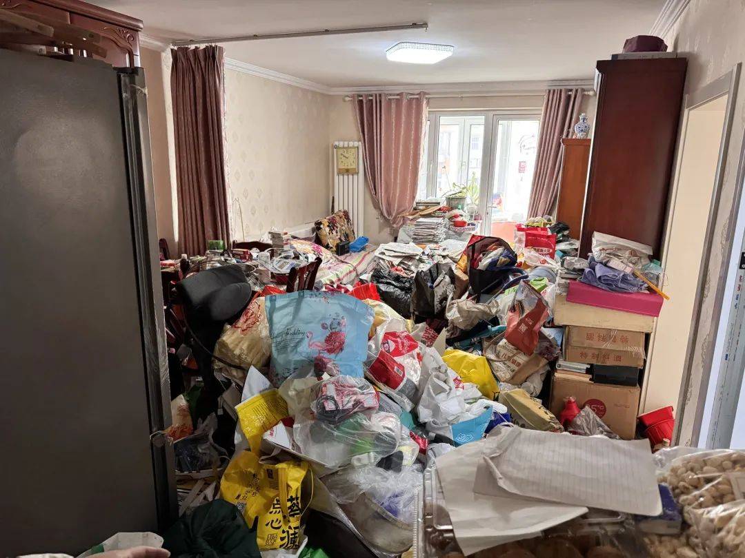 退休金超9000,91岁老人家中却“垃圾成山”!原因心酸
