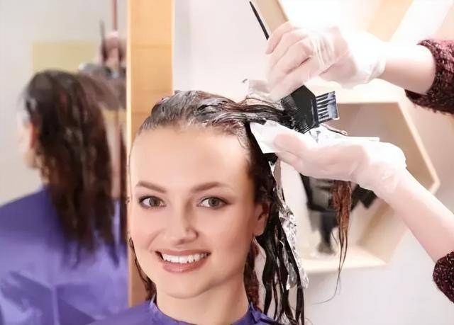 经常染发会致癌吗？频繁染发对身体有这4个伤害，大家需要牢记！