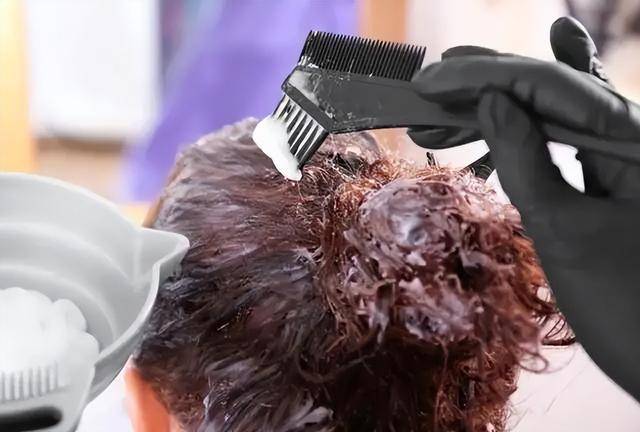 经常染发会致癌吗？频繁染发对身体有这4个伤害，大家需要牢记！