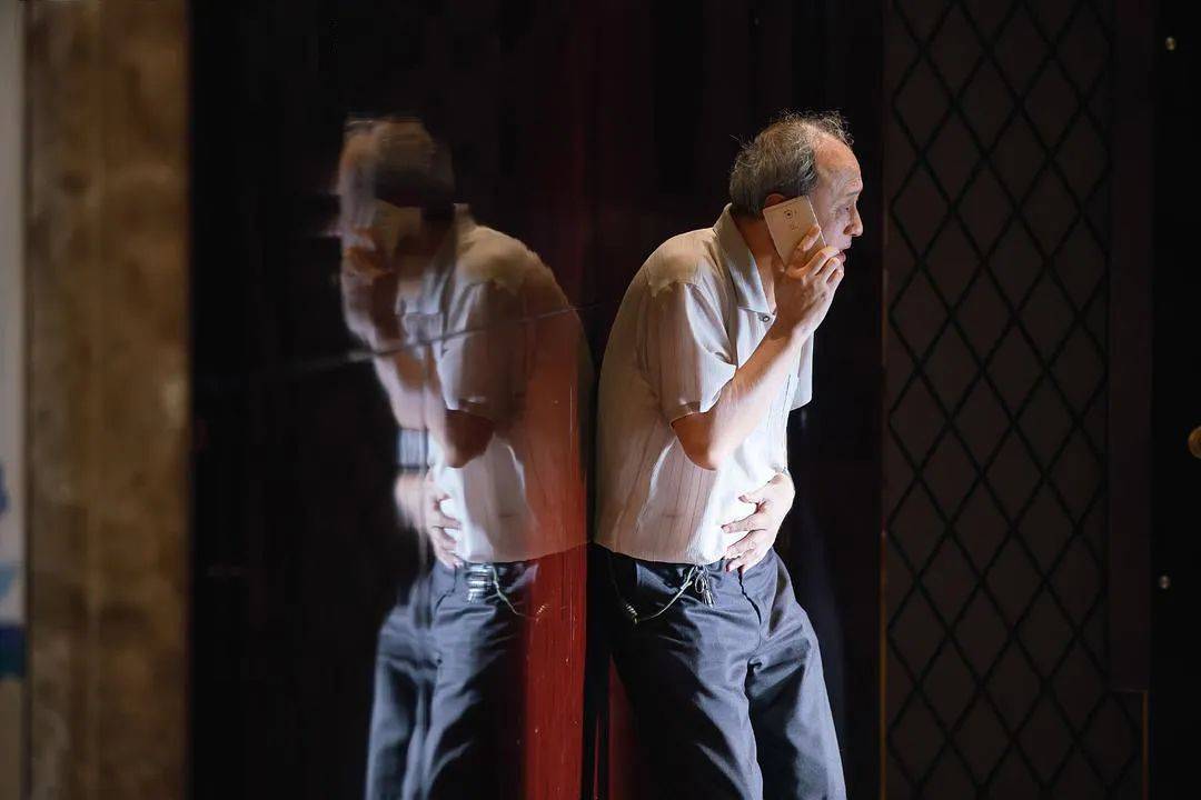 怕被子女掏空棺材本的老人,开始“养老防儿”