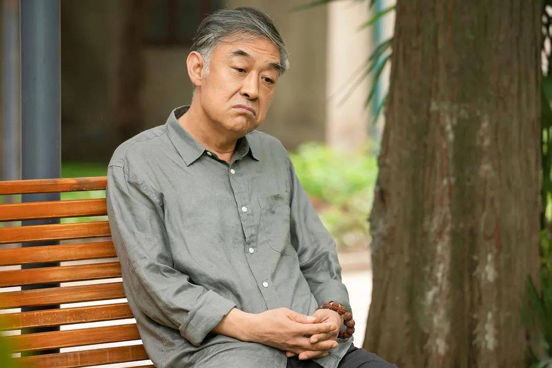 怕被子女掏空棺材本的老人,开始“养老防儿”