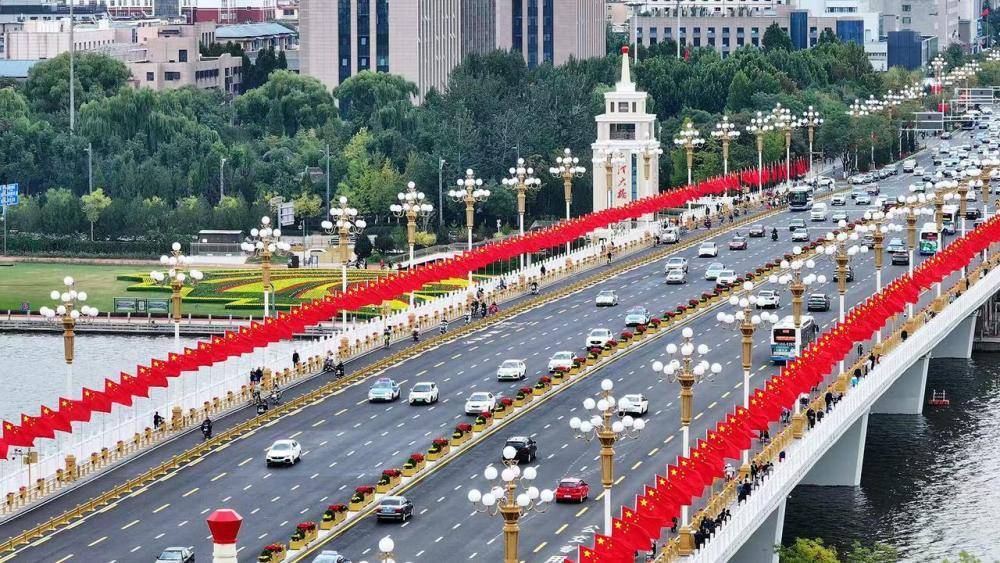 山西省委书记、省人大常委会主任唐登杰:坚定不移推动高质量发展深化全方位转型