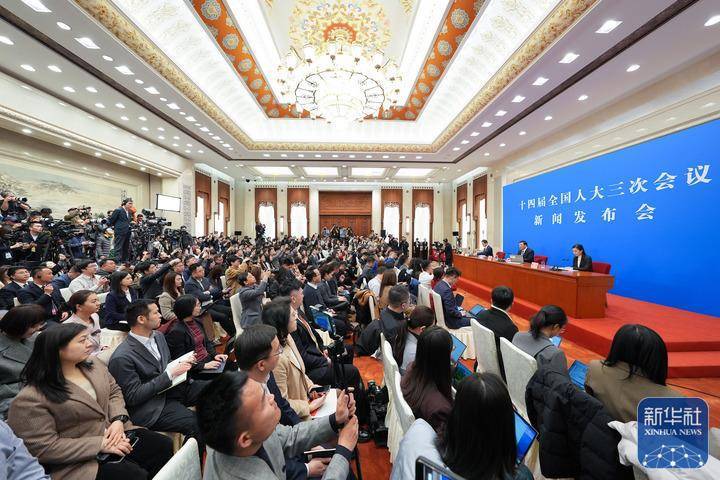 人大首场发布会，娄勤俭90分钟回答了这些热点