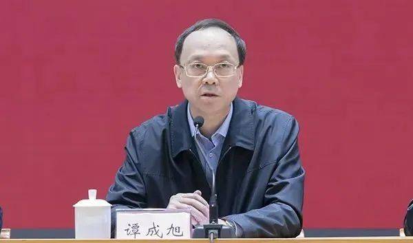 鞍钢谭成旭当选全国人大会议主席团成员！