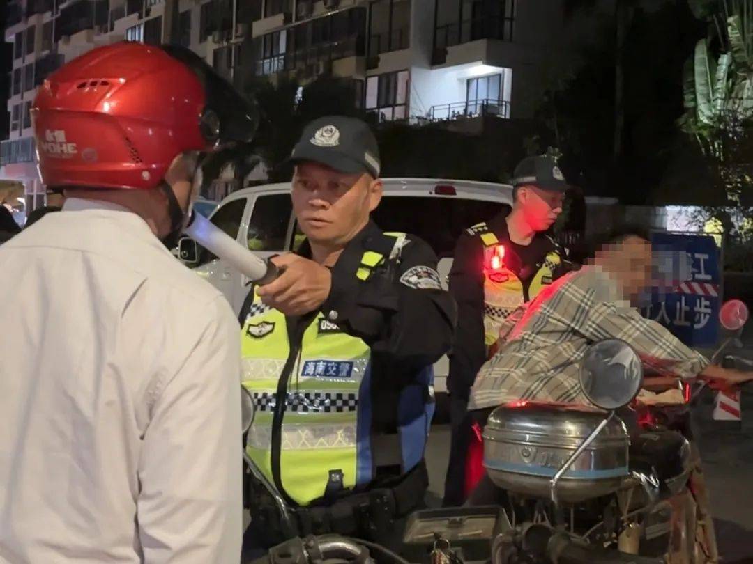 同桌的两人,双双被查