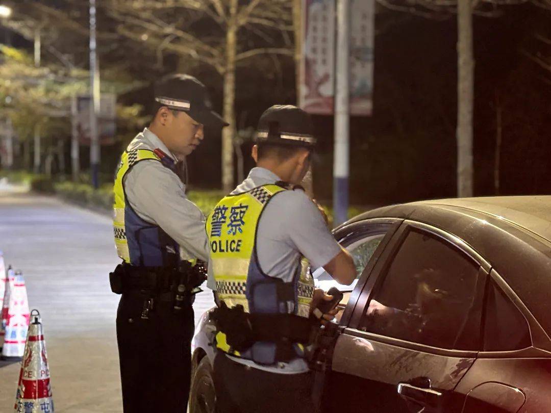 同桌的两人,双双被查