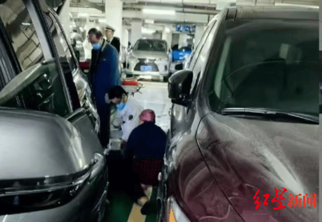 女子驾车在停车场撞上左侧车辆身亡,网传与自动泊车有关 家属:没有该功能,是意外