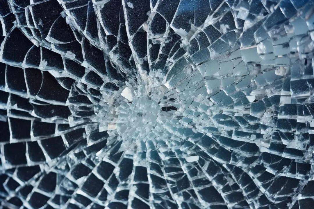 洗澡时突然爆炸，女子手筋断裂，多处缝针……家里有它快自查