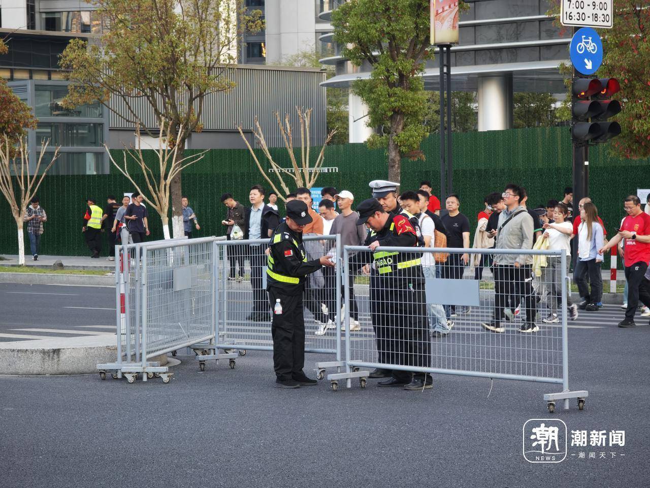 足球之夜杭州7万人疏散，一个普通交警在“大莲花”的13个小时