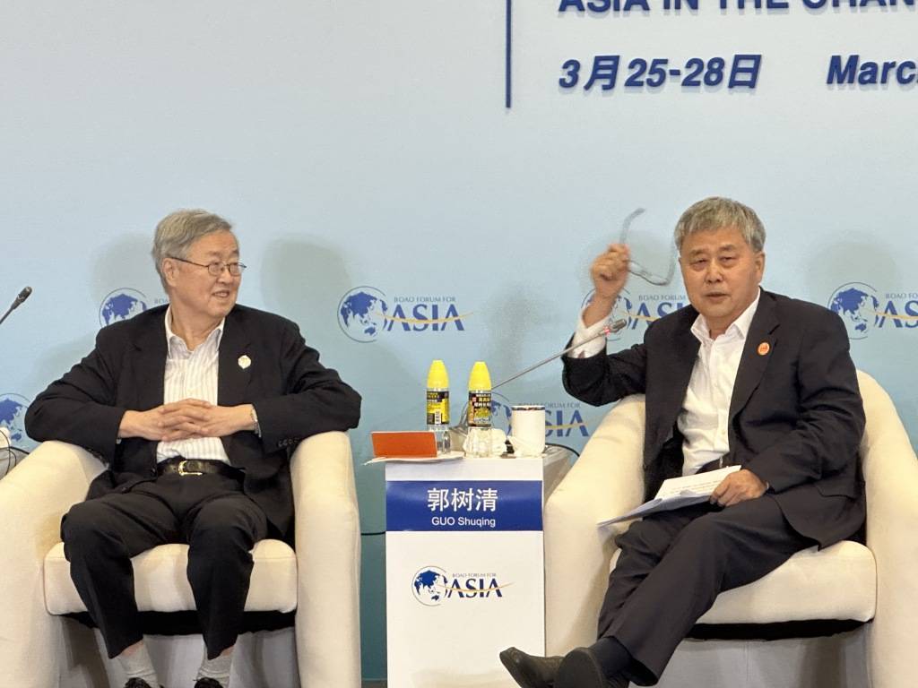 郭树清:应尽早推动落实城乡居民养老金逐步追平到城镇职工的低线